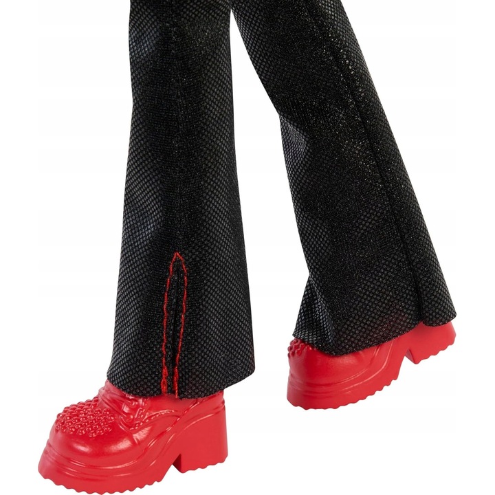 Кукла Red Disney Descendants: The Rise of Red, пее Seeing Red, 28-30см, с 11 точки на артикулация, включени аксесоари