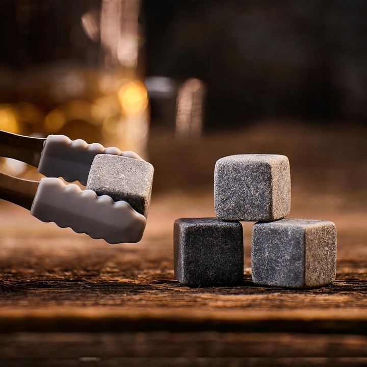 Set 18 pietre de racire whiskey, 1 punga de catifea, 1 cleste elegant