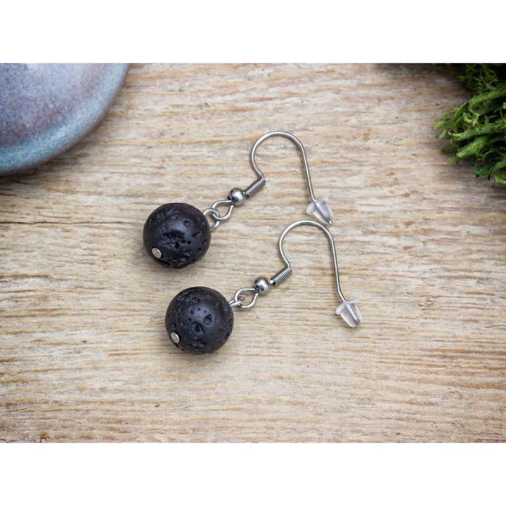 Láva lógós fülbevaló 8mm