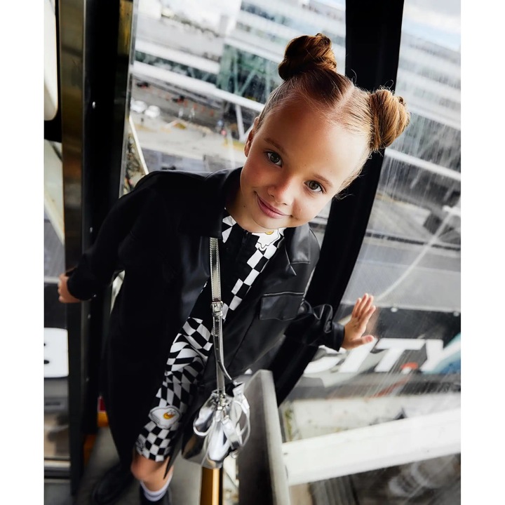 Кожен черен трансформиращ тренчкот, Gulliver