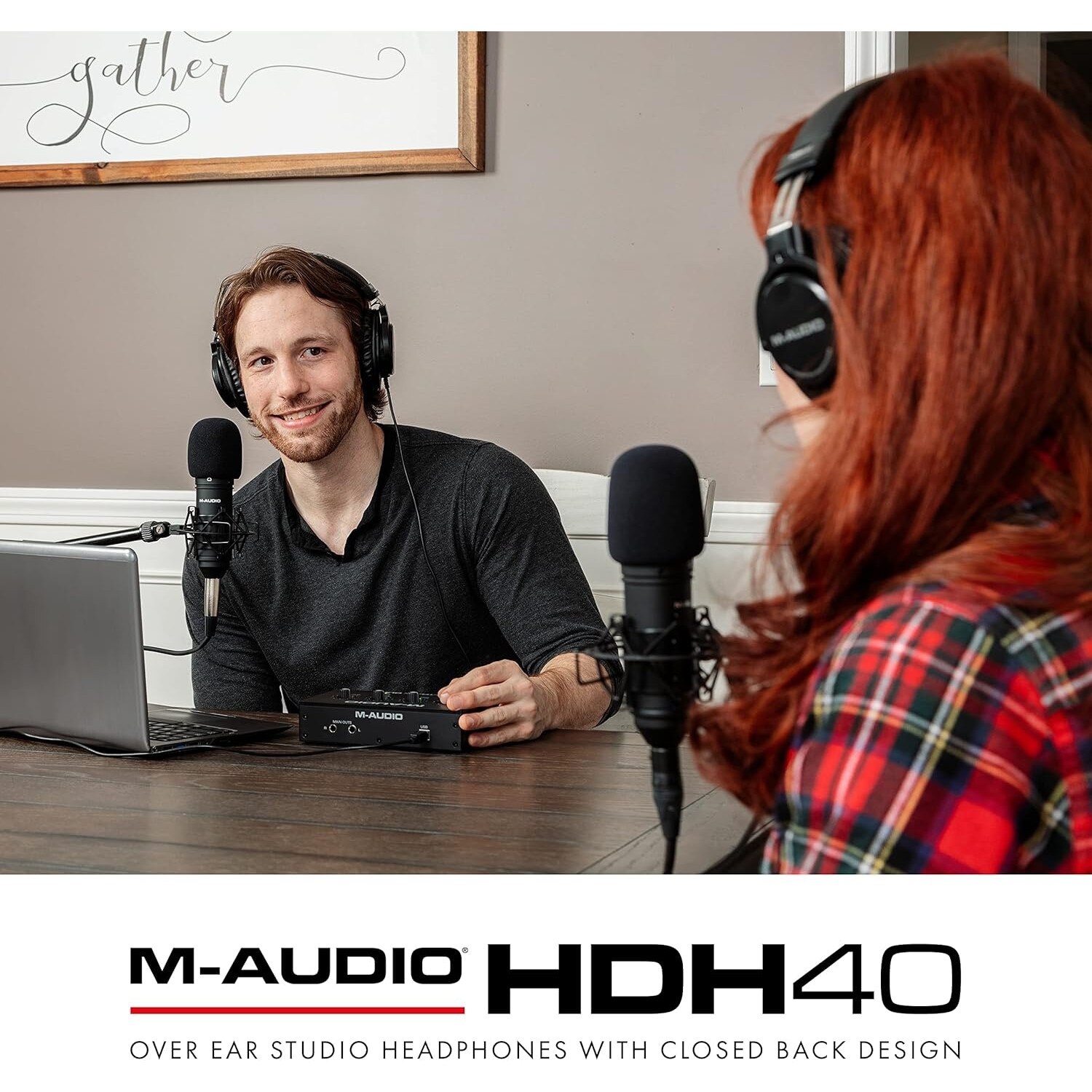 Casti de studio M-AUDIO HDH40 Over-Ear cu design inchis, banda flexibila si cablu de 2, 7 m pentru monitorizare in studio, podcasting si inregistrare