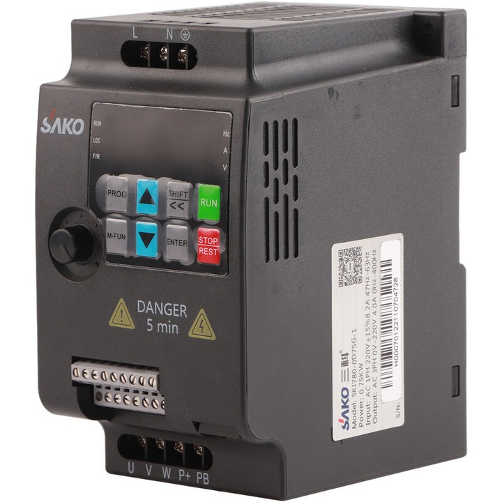 Variator de frecventa de 0,75 kW, Convertor de frecventa, VFD, Tensiune de intrare 380 V, Afisaj digital pentru controlul vitezei motorului si masinii