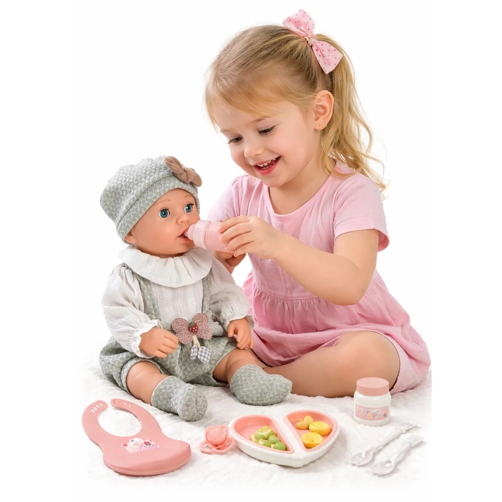 Papusa Bebelus SweetBaby Indiggo®, 40 cm, Set 6 Accesorii - Biberon, Farfurie, Tacamuri, Scutec si Zornaitoare, Papusa Interactiva Realista, Ochi Albastri, Corp Moale, Cadou Copii, 3 Ani+, Alb/Gri