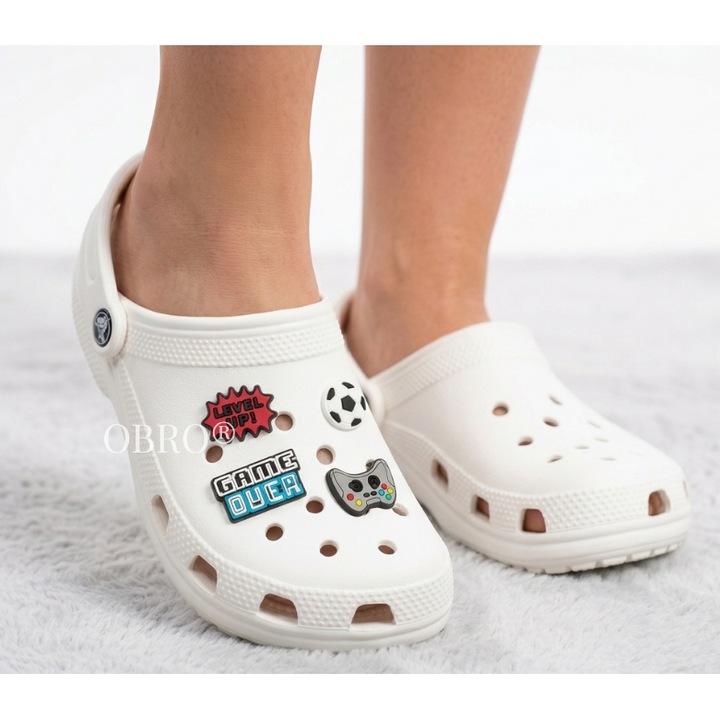 Set 4 Jibbitz pentru Saboti Crocs – Charmuri Gaming, Pins Decorative, Prindere Sigura, 3 x 2 cm, gri