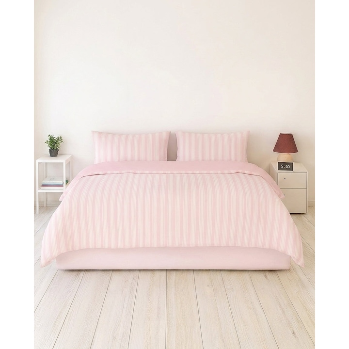 Lenjerie de pat pentru 2 persoane Stripes Urban Chic Home Still, bumbac 40%, microfibra 60%, tesatura ranforce, 132 GSM, cearsaf pilota 200x220 cm, cearsaf pat 220x240 cm, doua fete de perna 50x70 cm, 4 piese, roz