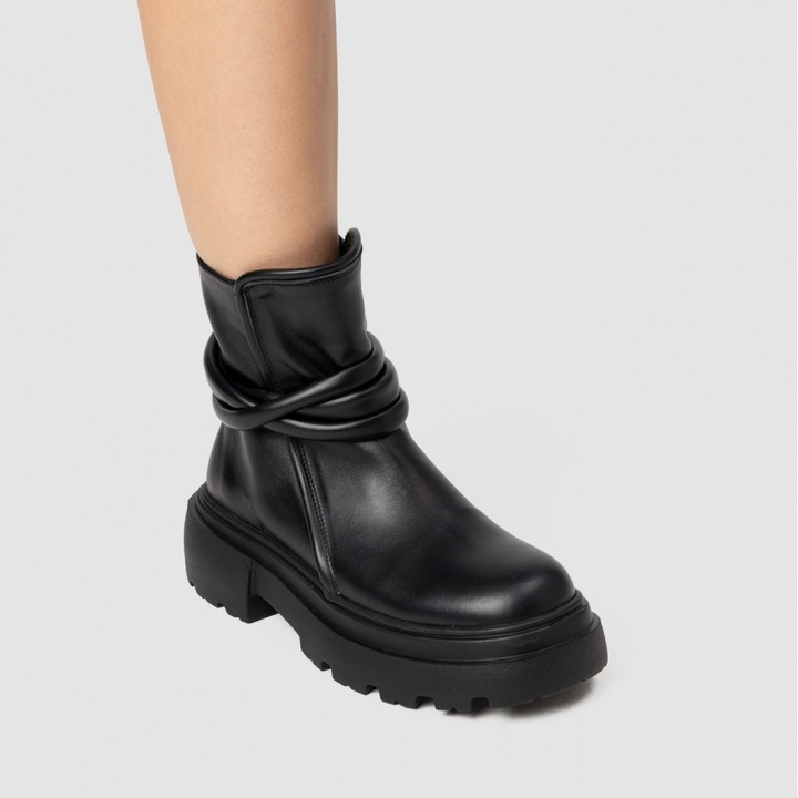 Ghete Exclusives- Twist - Premium Black - marimea 36 - 23 cm