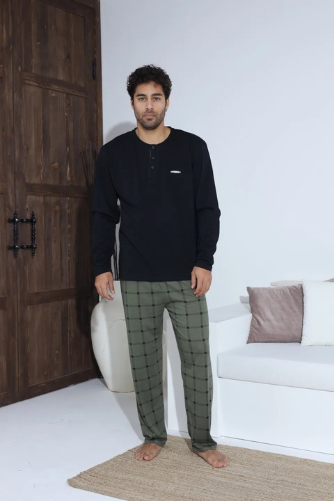 Pijamale barbati verde inchis – bluza cu nasturi si detaliu metalic, pantaloni lungi in carouri, 100