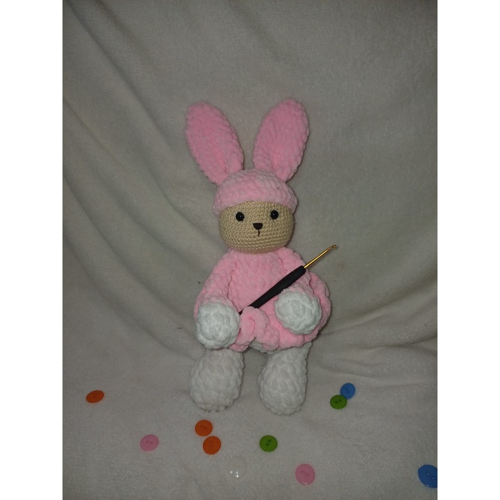 Iepuraș croșetat manual, roz, 100% handmade, moale, 30x25cm