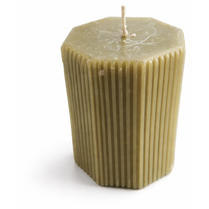 Премиум Декоративна Осмоъгълна Свещ, Модерен Набразден Дизайн, Цвят Маслинено Зелено, Идеална за Декор на Всекидневна и Подарък