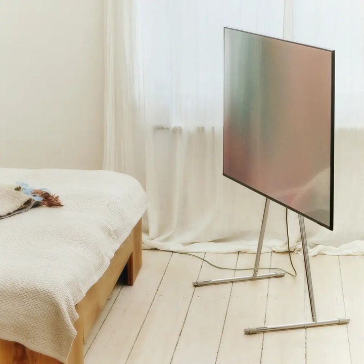 Univerzális TV állvány, Pedestal típusú, Viva, 32"-70" (81-177 cm) képátlóhoz, maximális teherbírás 50 kg, csúszásmentes lábak, könnyen összeszerelhető, szatén rozsdamentes acél, skandináv design, króm