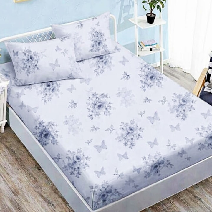 Cearceaf pat 160x200 cu elastic din finet, set cu 2 fete de perna, alb cu flori albastre si fluturi, Pucioasa