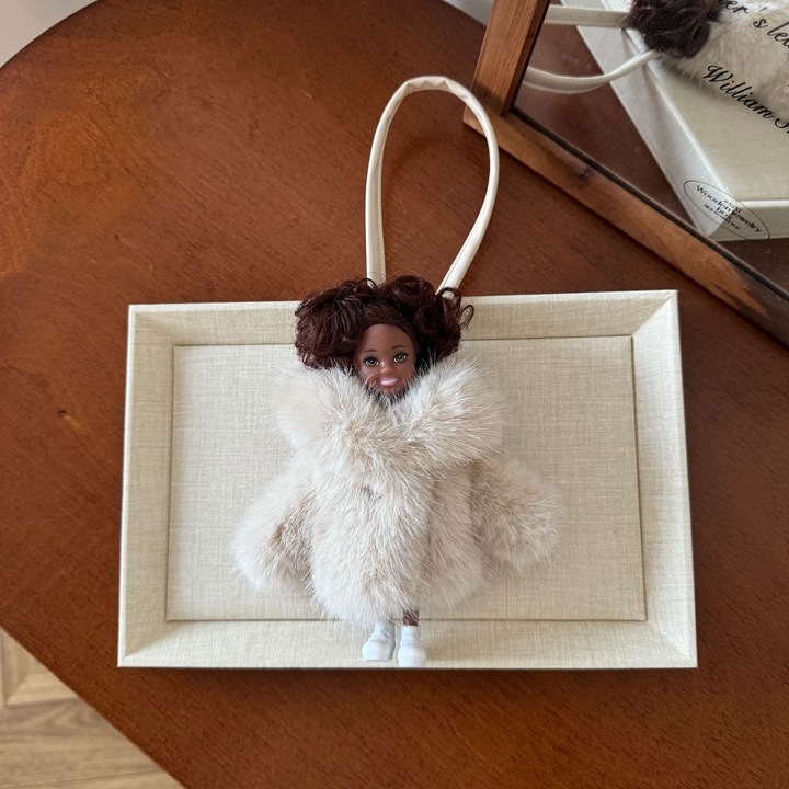 Breloc Papusa Plus din Blana Artificiala, Design Cartoon, Multicolor