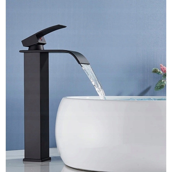 Baterie sanitara moderna, mata, neagra, cu efect de apafall, montare pe blat, 1 maneta, din alama