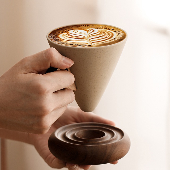 Cana de cafea din ceramica Destello® stil medieval, Ceramica si Lemn, Bej si Maro, 250 ML