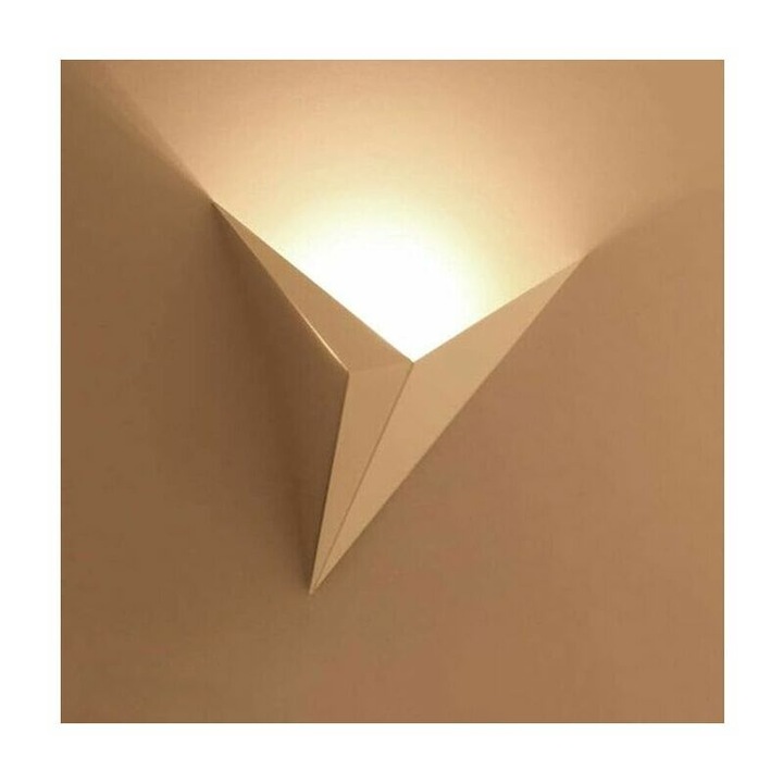 Aplica LED metalica alba, 3W, forma triunghiulara, 3000K, pentru interior, utilizare in dormitor, living, scara, coridor