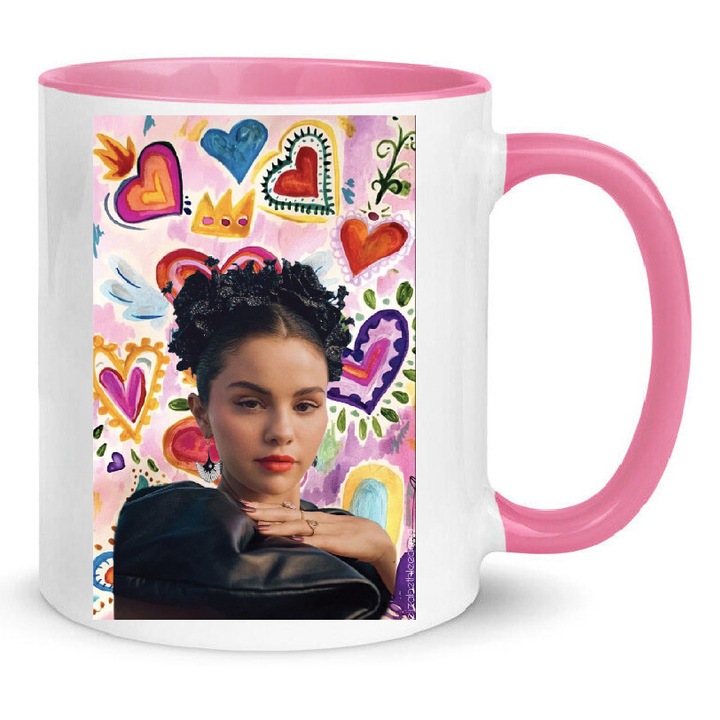 Cana Selena Gomez No22, ceramica premium, 330ml, alb si roz, design modern, rezistent la spalare in masina