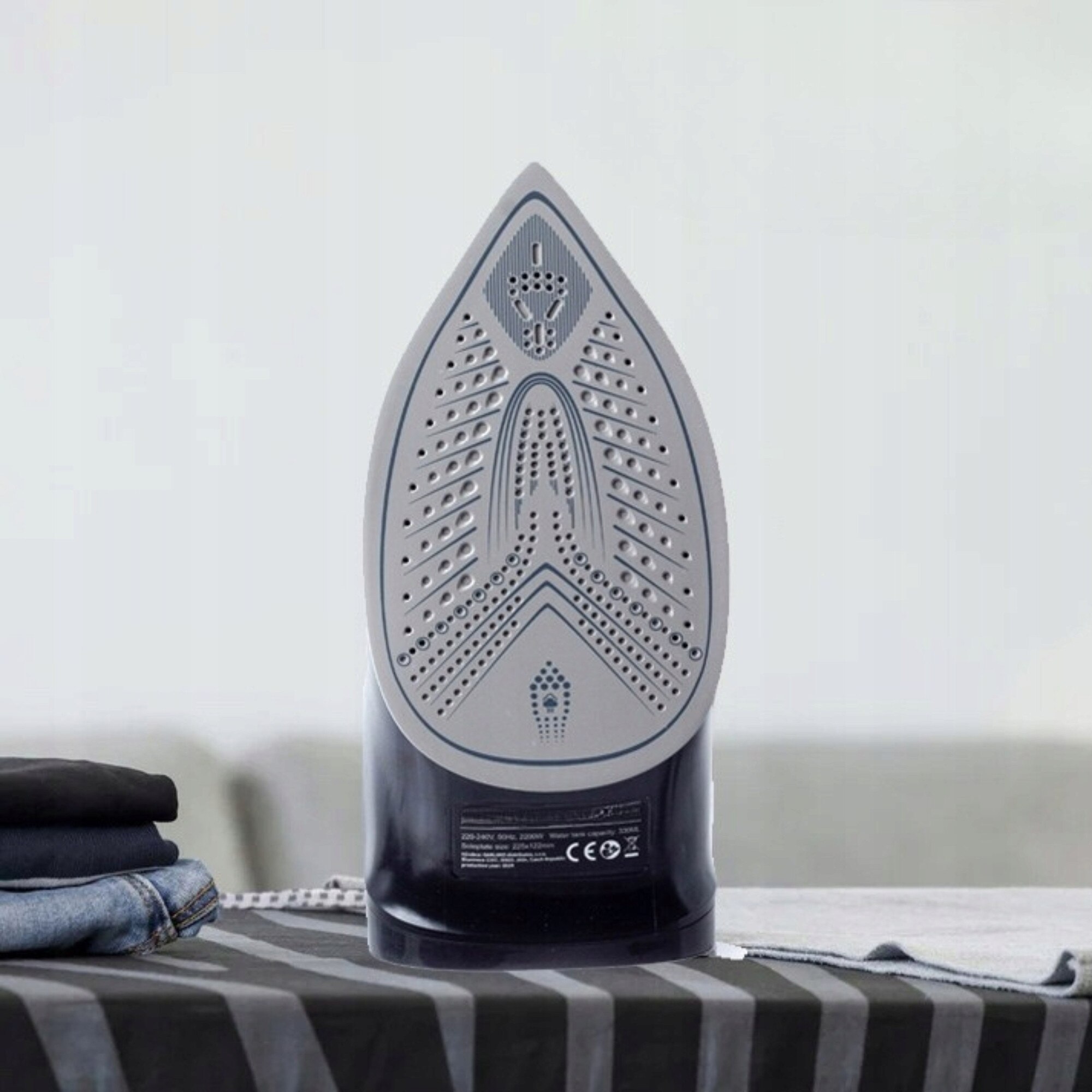 Fier de calcat cu abur, 3200W, ceramica, functie de autocuratare, negru