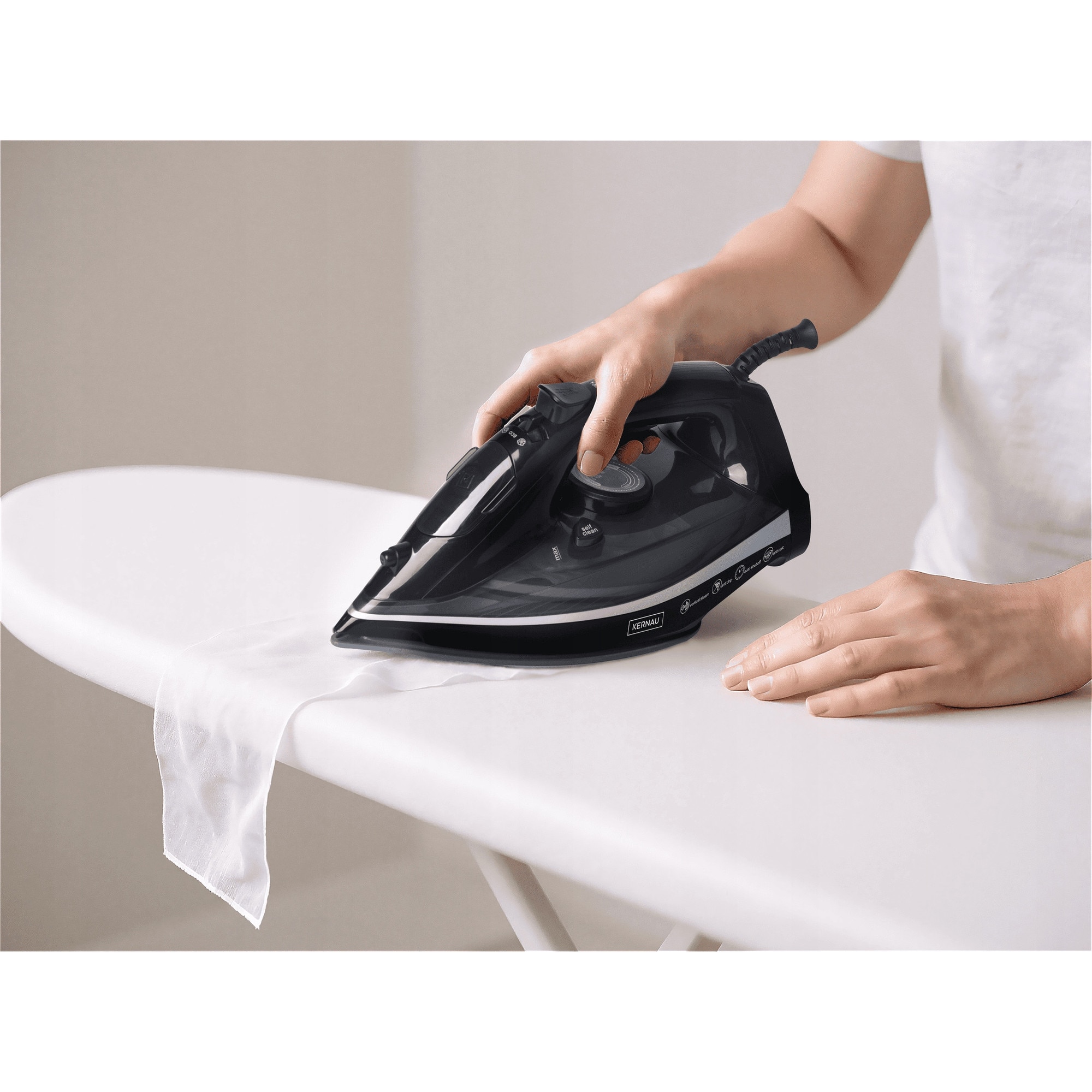 Fier de calcat cu abur Kernau KSSI 2502 C, 2500W, 350ml, talpa ceramica, sistem Anti-Drip, auto-curatare