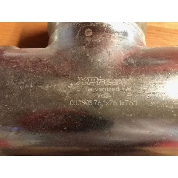 KAN-therm szerelvények, T-idom 76x76x76mm, acél, préselhető, -35°C és 135°C közötti hőmérséklet-ellenállás