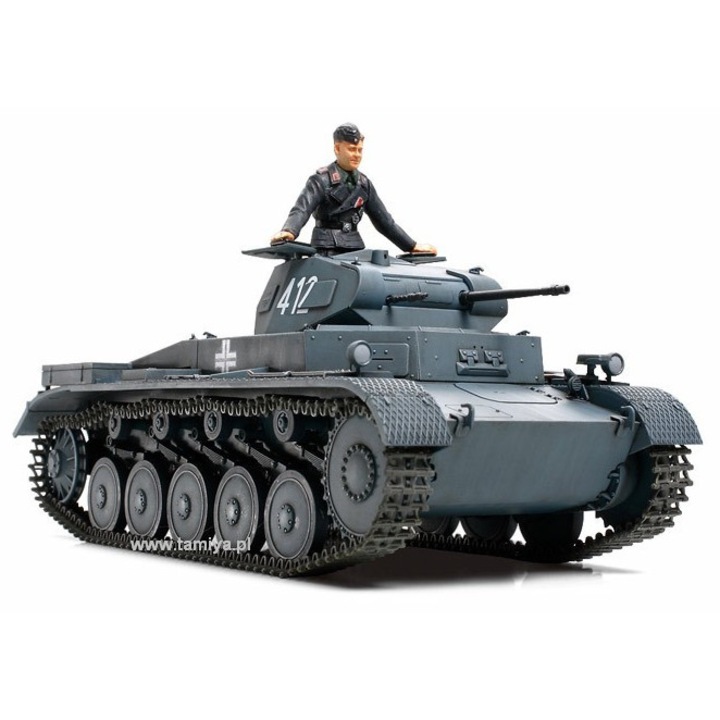 Tamiya PzKpfw II Ausf. A/B/C műanyag modell, 1:35, 138x64mm, 3 figurás készlet