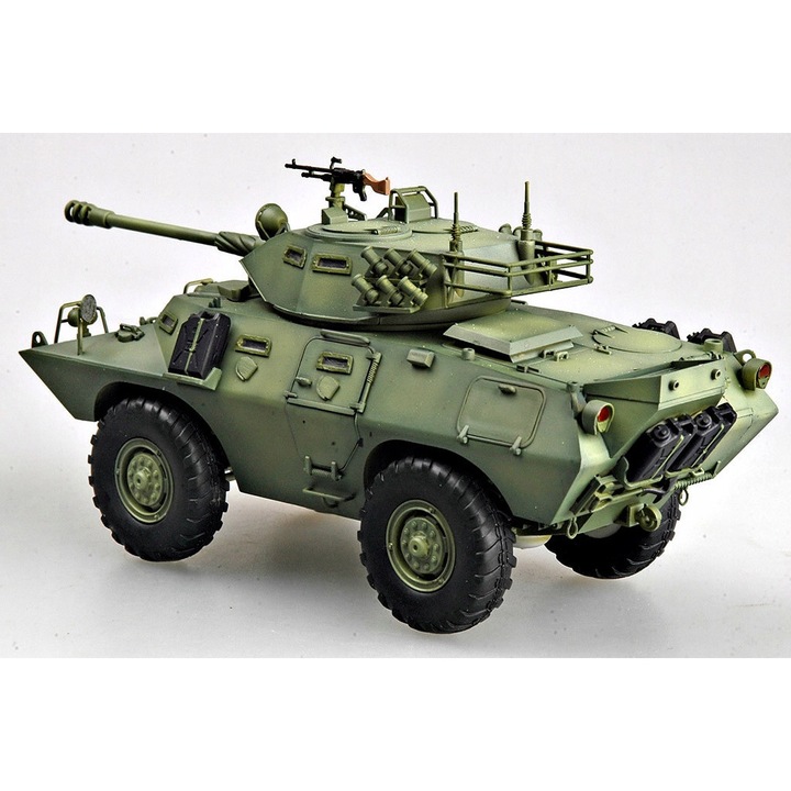 LAV-150 Commando AFV modell Cockerill 90mm-es ágyúval, Hobby Boss, 1:35, 189x73x85mm