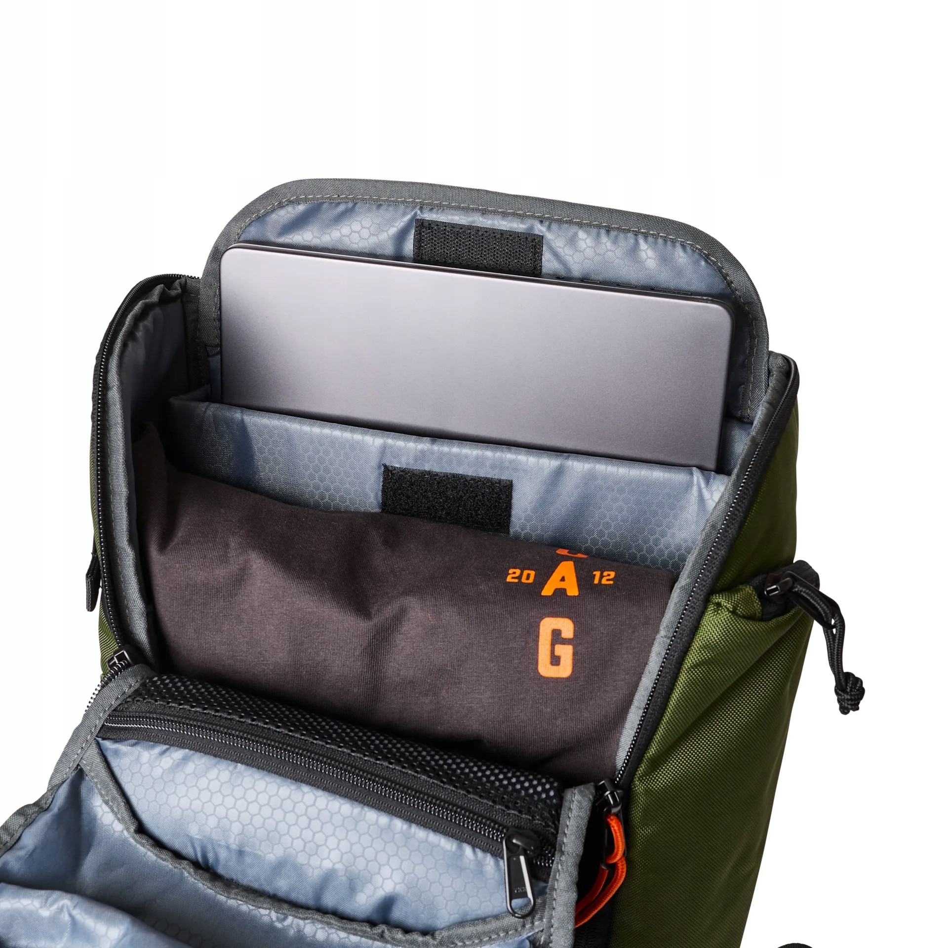 Plecak calatorie, Urban Armor Gear, 20L, oliwkowy, 30,48x11,98x48,01cm