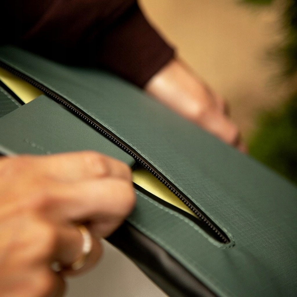 Geanta laptop Native Union Lekki pentru MacBook Air 15", verde