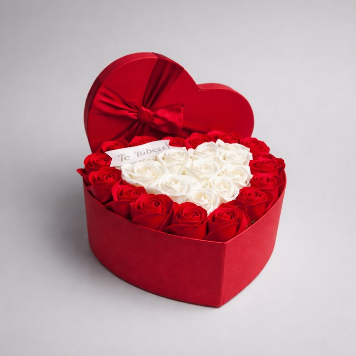 Aranjament floral in forma de inima cu trandafiri de sapun