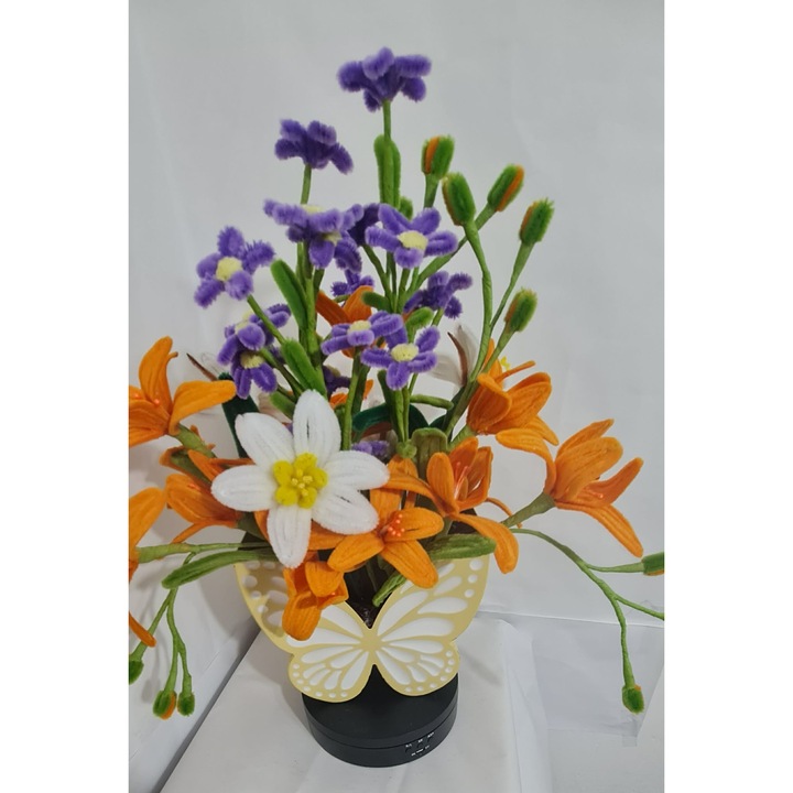 aranjament floral din sarma plusata