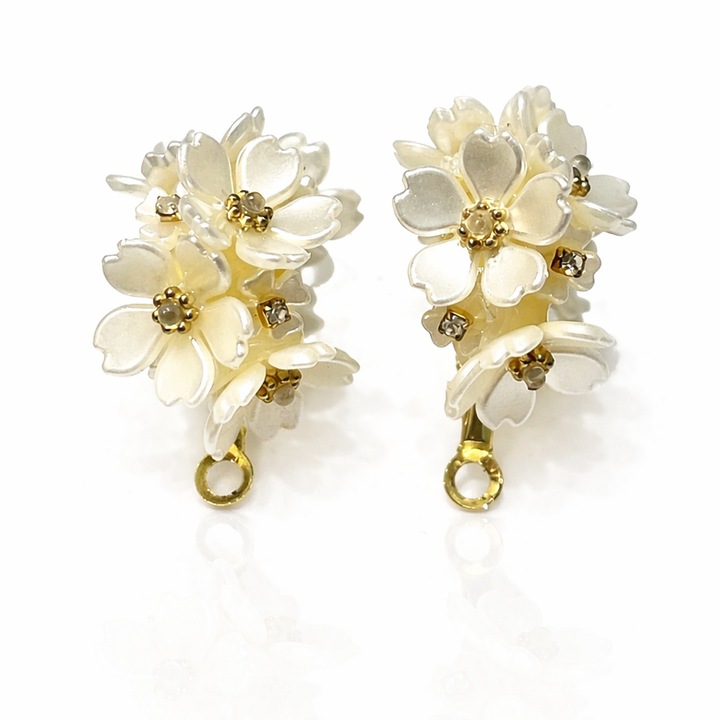 Cercei florali ivoire eleganti cu cristale si detalii aurii – design romantic statement