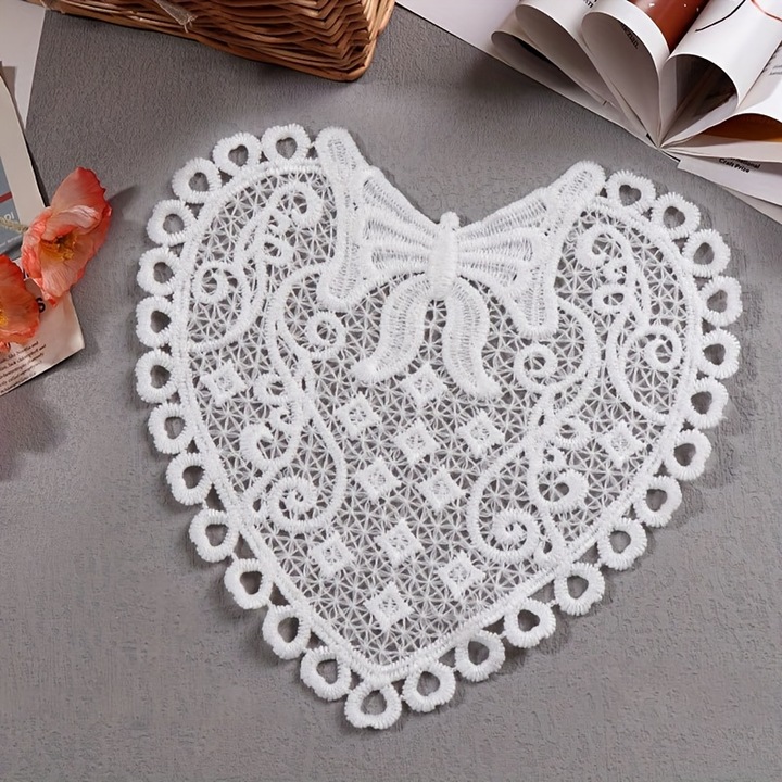 Servet dantelat in forma de inima, 17.5x15.5cm, alb