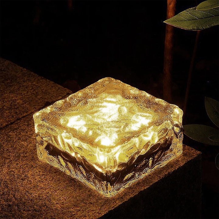 Комплект от 4 соларни LED лампи, бели, 10x10x5см, водоустойчиви, за градини и тераси