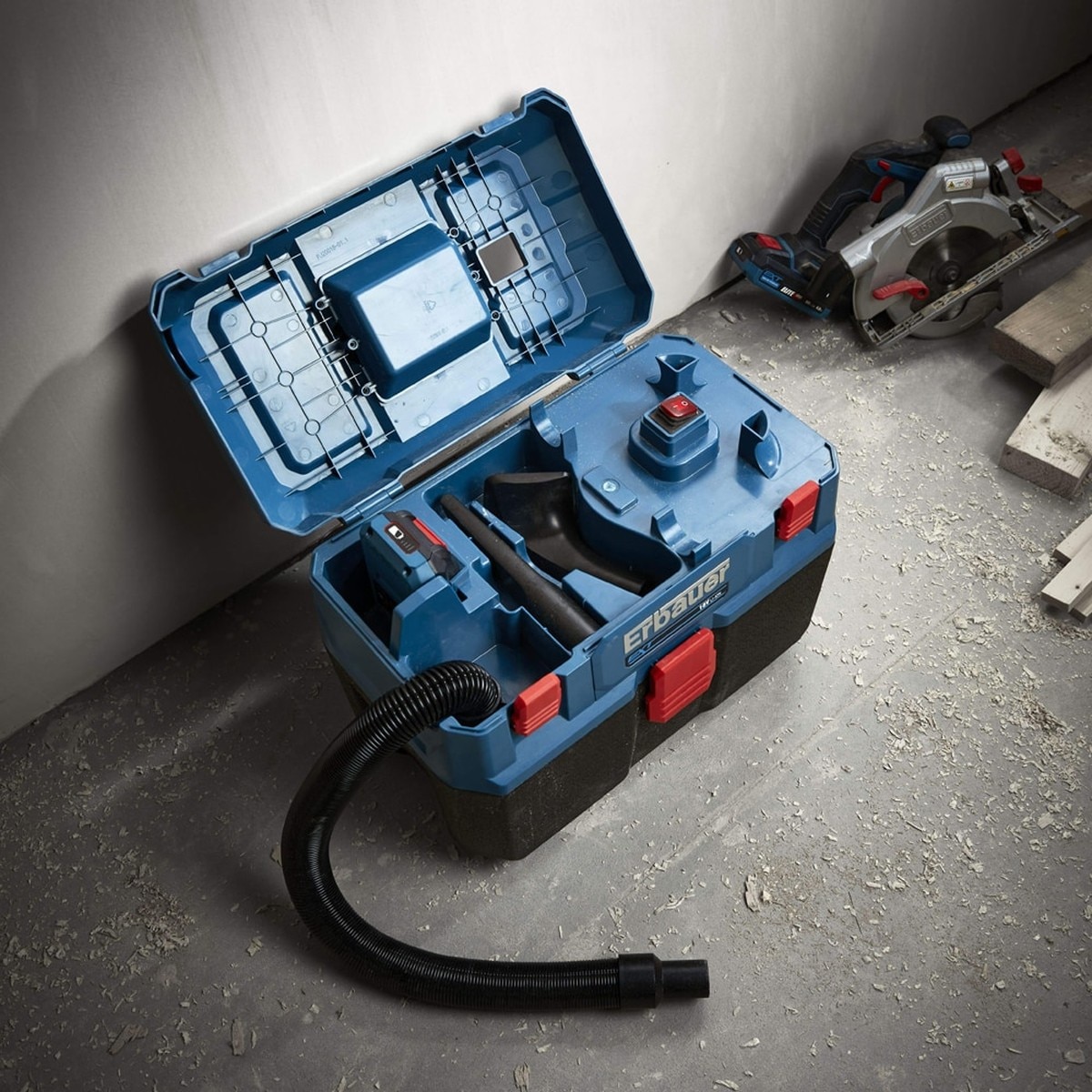 Aspirator umed-uscat Erbauer 18V, 14 l - Performanta si Mobilitate