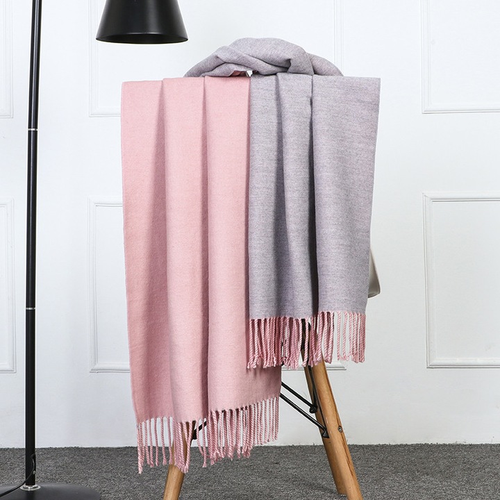 Esarfa dama cashmere albastra/gri deschis, extra mare, groasa, cu ciucuri, 200x70cm, set cadou