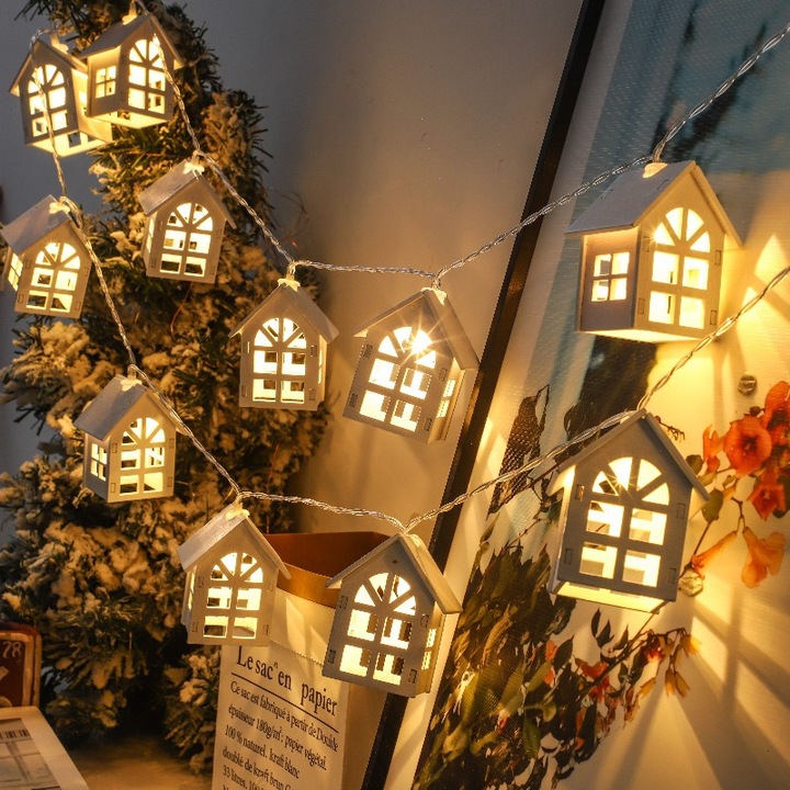 Instalatie de Craciun, lumini LED in forma de casa din lemn, 10 lumini, 2 metri