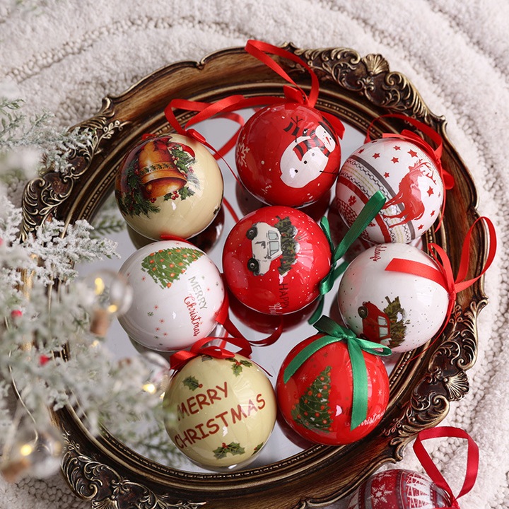 Set 2 decoratiuni Craciun, ornamente, fundal rosu, masina alba