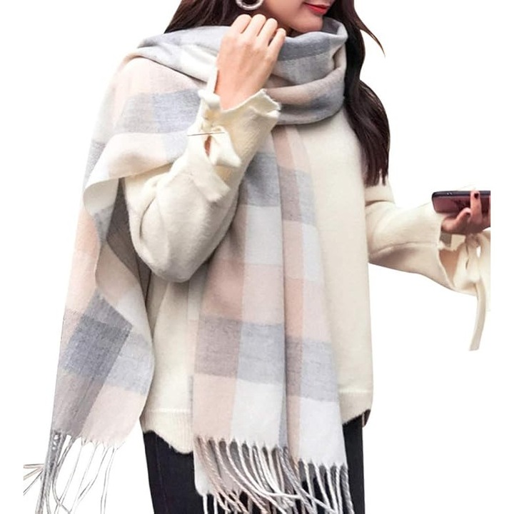 Esarfa dama extra mare, lunga si moale, gri cu alb in carouri, potrivita pentru toamna si iarna