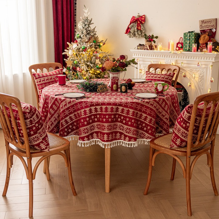 Set 5 piese fete de masa rosii jacquard cu reni de Craciun, impermeabile, cu dantela aurie, 120cm, 4 huse pentru perne 43x43cm