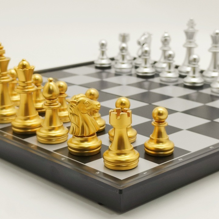 Set de sah magnetic portabil, joc de masa traditional, versiune aurie si argintie, 25x25cm