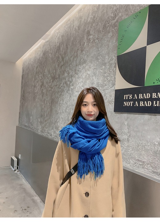 Esarfa oversized unisex, albastru Klein, 200x70cm, cu ciucuri eleganti, set de iarna.