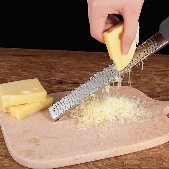 Razatoare din otel inoxidabil, cu capac si perie de curatare, neagra, 32.5x3.7cm, set