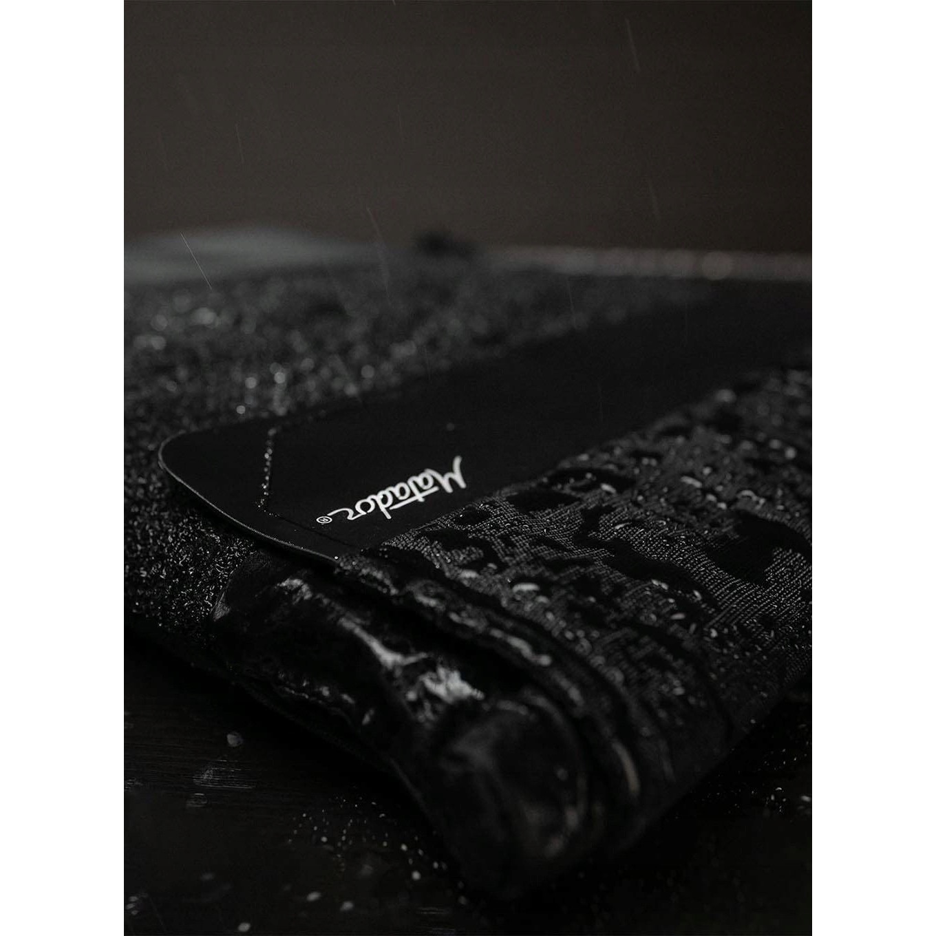 Husa laptop impermeabila Matador Laptop Base Layer, 13-16 inch, neagra, 33,5x26x0,4 cm