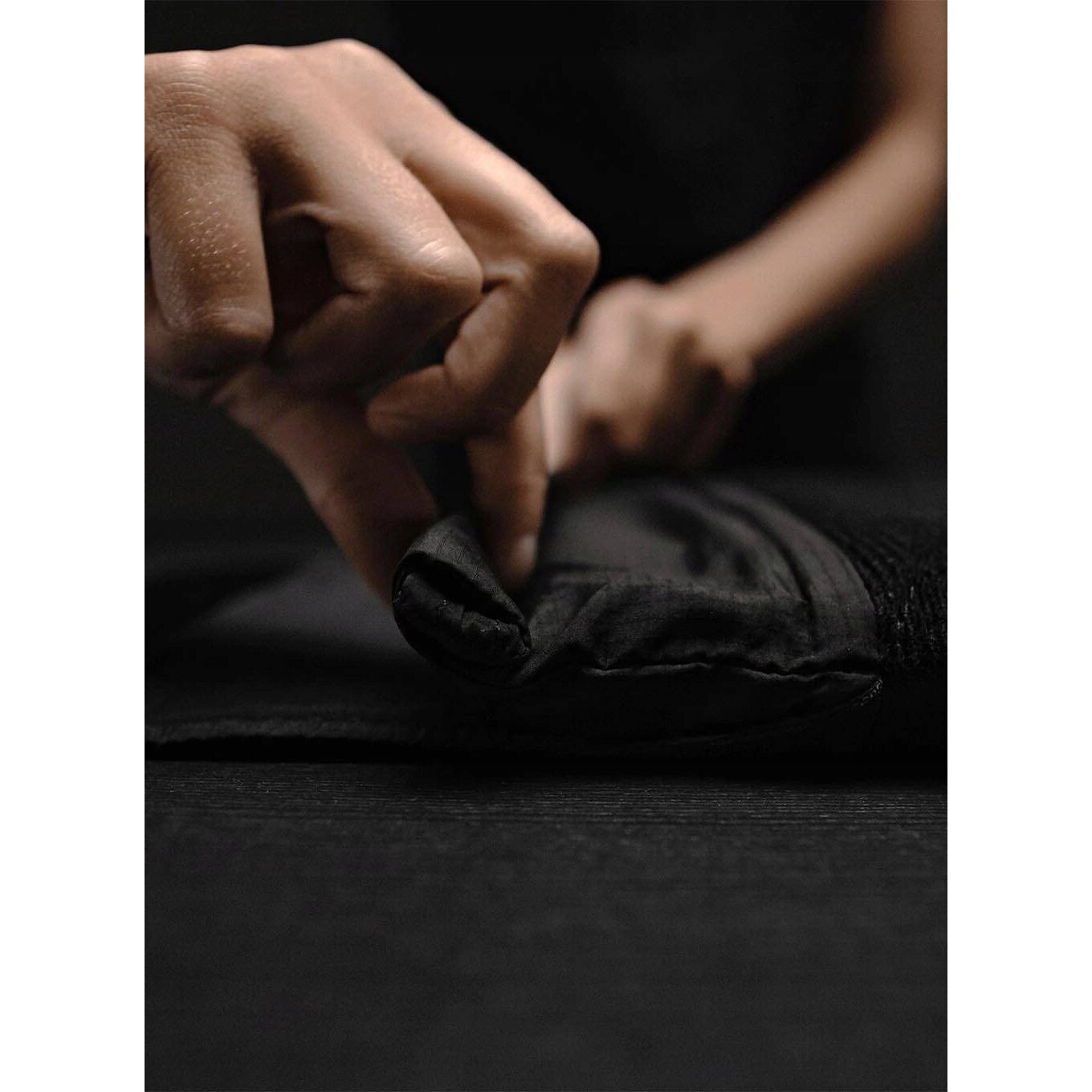 Husa laptop impermeabila Matador Laptop Base Layer, 13-16 inch, neagra, 33,5x26x0,4 cm