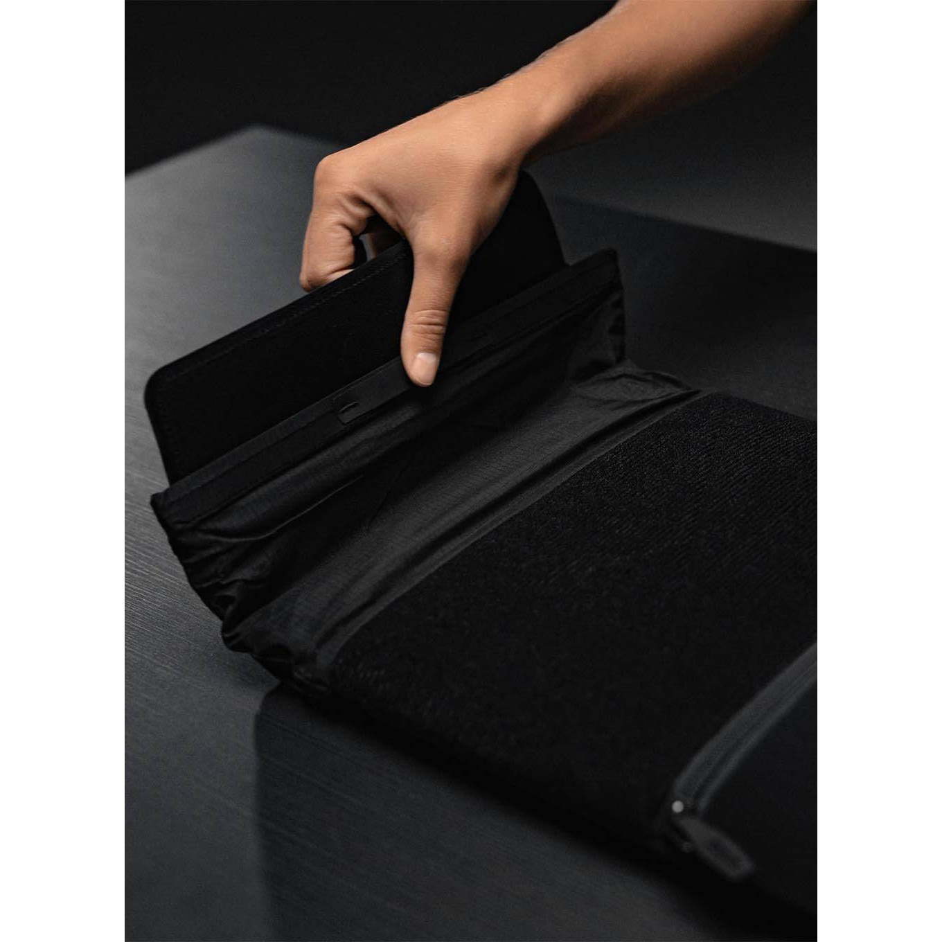 Husa laptop impermeabila Matador Laptop Base Layer, 13-16 inch, neagra, 33,5x26x0,4 cm