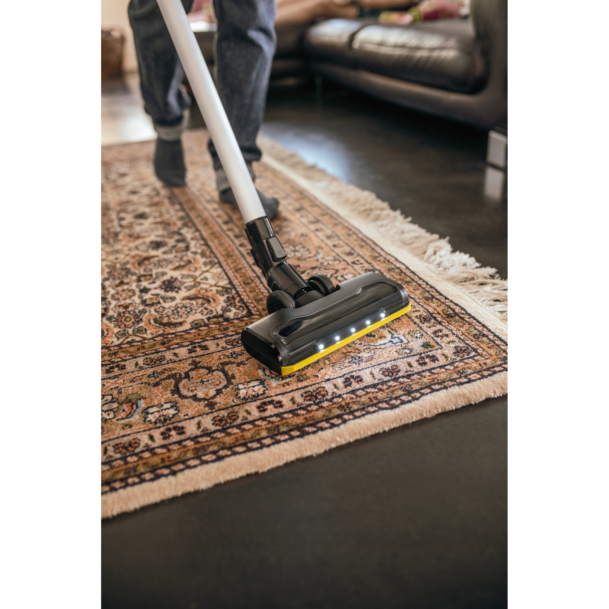 Aspirator vertical Karcher VC 6 Cordless, 250W, sistem de filtrare HEPA 12, iluminare LED, set inclus