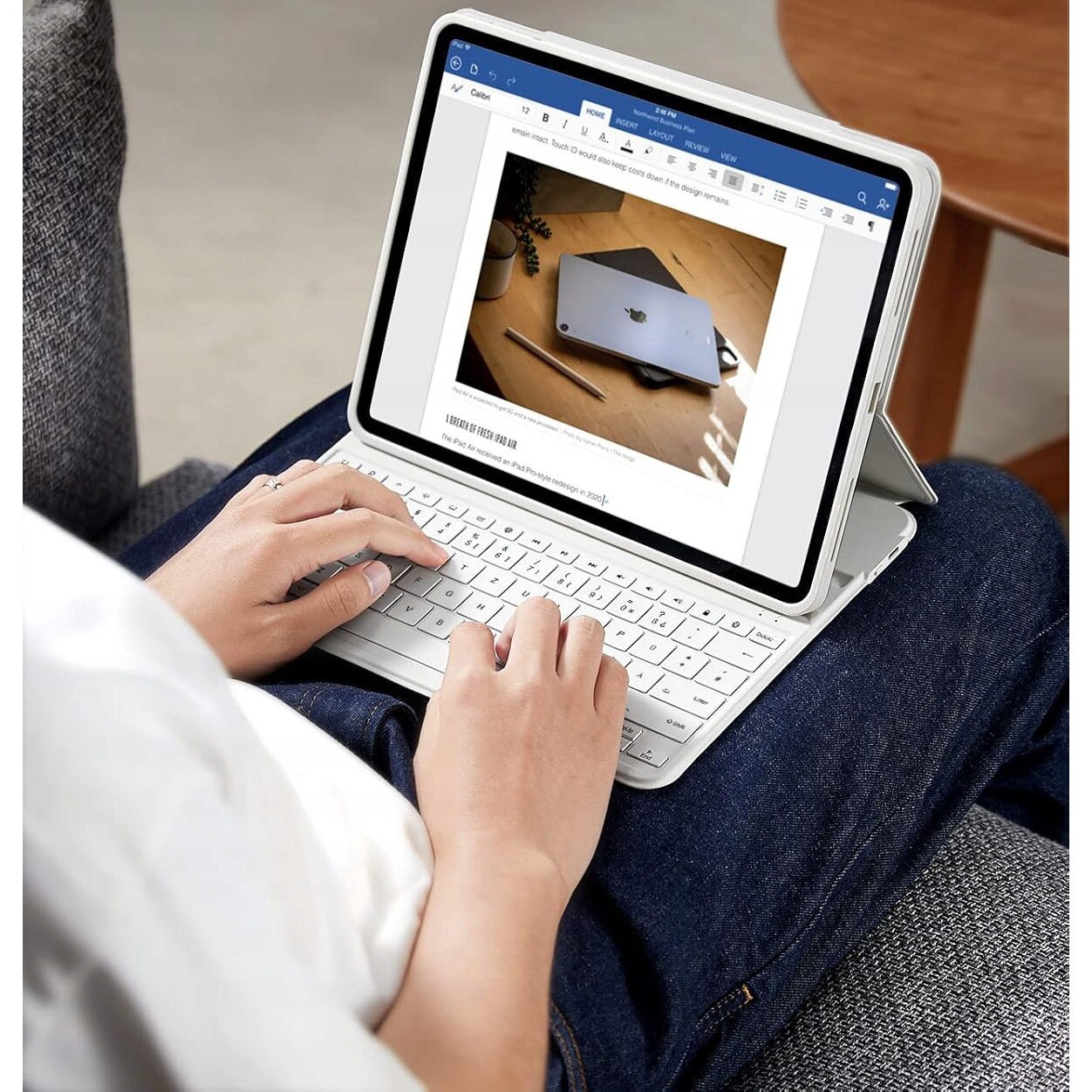 Husa tableta cu tastatura ESR pentru iPad Pro 12.9, alb, protectie robusta, suport multi-orientare