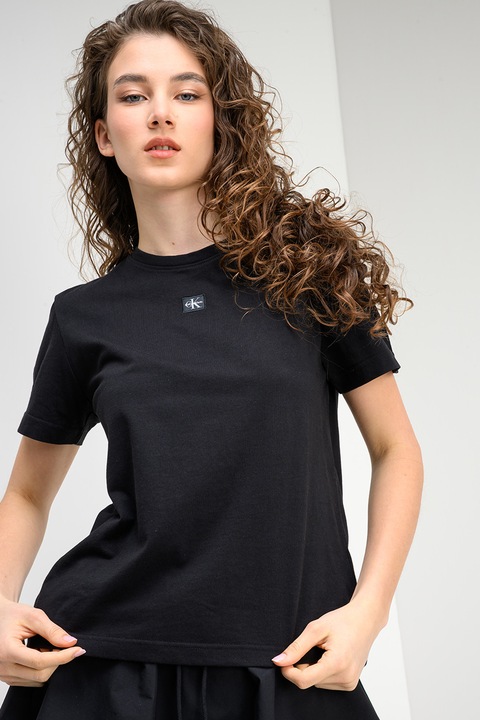 CALVIN KLEIN JEANS, Pamutpóló logós foltrátéttel, Fekete