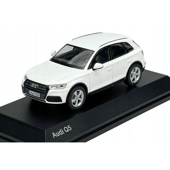 Audi Q5 modellautó, 1:43 méretarányú, fehér, metál