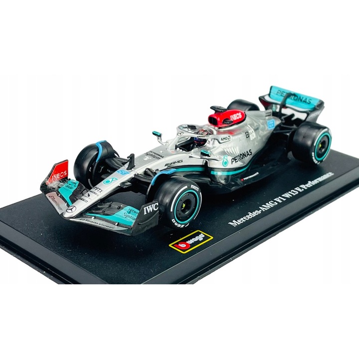 Bburago F1 autómodell Mercedes-AMG F1 W13 E Performance #63 George Russell, 1:43, 12cm, talppal és vitrinnel