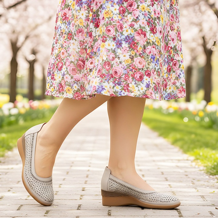 Pantofi dama cu platforma din piele naturala perforata SCV, Bej